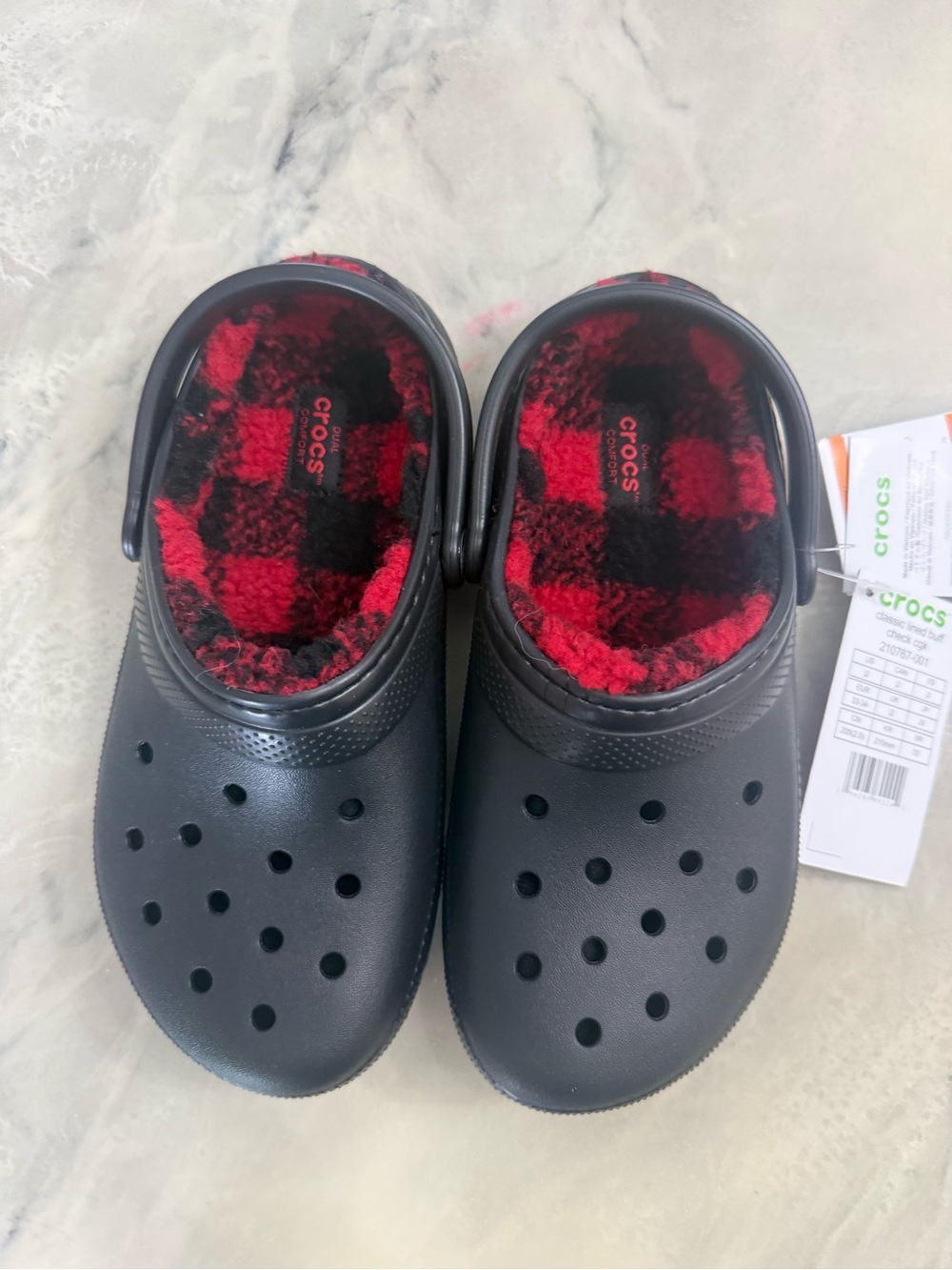 NEW Crocs Classic Lined Holiday Clogs with Buffalo Plaid Lining Sz 2 unisex